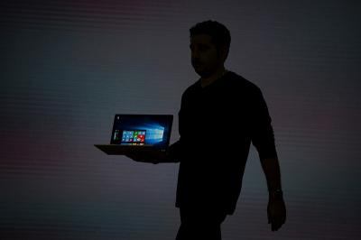 打算留一手?傳微軟今年不推 SurfaceBook 2! 打算留一手?傳微軟今年不推 SurfaceBook 2!