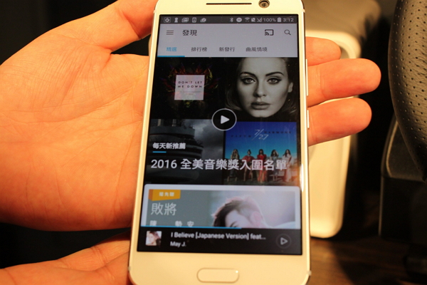KKBOX 為了讓用戶使用上更為方便,特別將手機、平板等行動裝置介面改成「瀑布流」的方式呈現(圖記者劉季清攝)