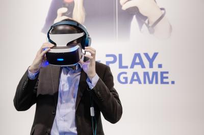 HTC Vive 勁敵來了!Sony PS VR 今天正式開賣! HTC Vive 勁敵來了!Sony PS VR 今天正式開賣!