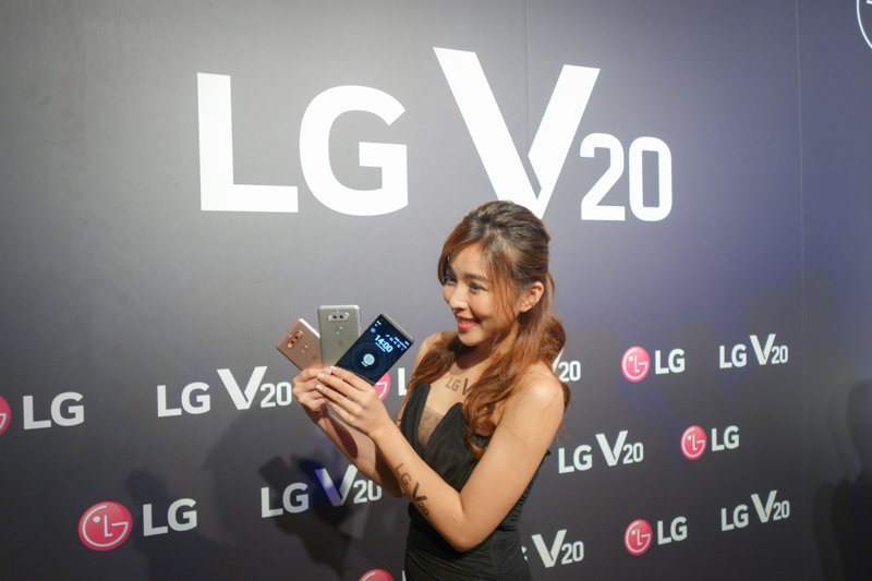 LG V20 將推出「搖滾黑」、「聚光銀」、「晶鑽粉」三款式(圖/記者譚偉晟拍攝)
