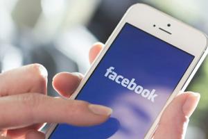 iOS 用戶注意!Facebook 更新可能導致 iPhone 當機! iOS 用戶注意!Facebook 更新可能導致 iPhone 當機!
