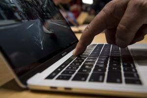 SD 卡太落伍？Apple 解釋 Macbook Pro 不支援的理由！