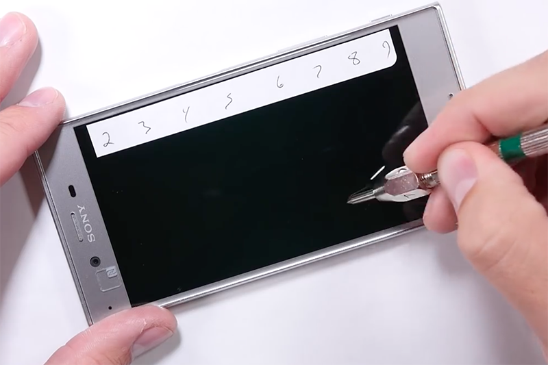 （圖片來源／JerryRigEverything）