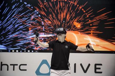 沉浸式體驗加強版?HTC Vive 宣布與電競酒吧合作! 沉浸式體驗加強版?HTC Vive 宣布與電競酒吧合作!