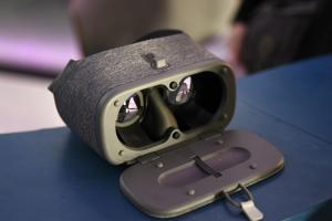 Daydream View 裝置開箱!外媒評價:2 壞 3 好 Daydream View 裝置開箱!外媒評價:2 壞 3 好