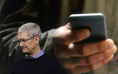 川普將威脅 Apple?執行長 Tim Cook 回應了! 川普將威脅 Apple?執行長 Tim Cook 回應了!