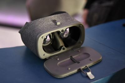 Daydream View 裝置開箱!外媒評價:2 壞 3 好 Daydream View 裝置開箱!外媒評價:2 壞 3 好