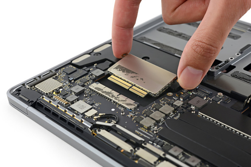 是否是晶片衝突惹的禍現在還不得而知。(圖片來源/iFixit)