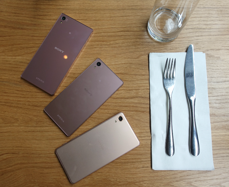 由上往下依序為 Xperia Z5 Premium、Xperia XZ、Xperia X Performance 的粉色款式(圖/記者譚偉晟拍攝)