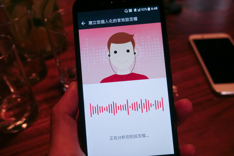 HTC 10 evo 具備HTC BoomSoundTM 智慧個人化音效技術(圖/記者譚偉晟拍攝)