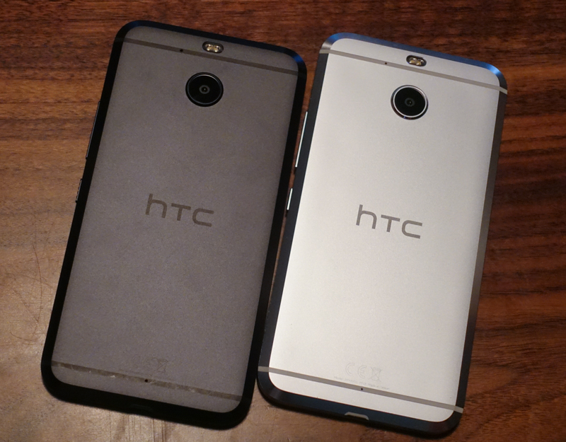 由左至右分別為 HTC 10 evo 暮光灰、星光銀(圖/記者譚偉晟拍攝)