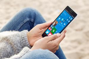 Windows 旗艦機明年回歸!Surface Phone 也將採用 S835 處理器! Windows 旗艦機明年回歸!Surface Phone 也將採用 S835 處理器!