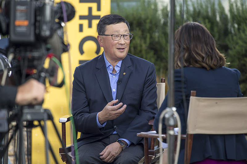 黑莓公司執行長程守宗曾表示該公司並未放棄智慧型手機的業務。（圖片來源／彭博社）