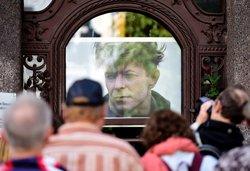 超過4500萬人在Facebook上悼念 David Bowie(圖/法新社)