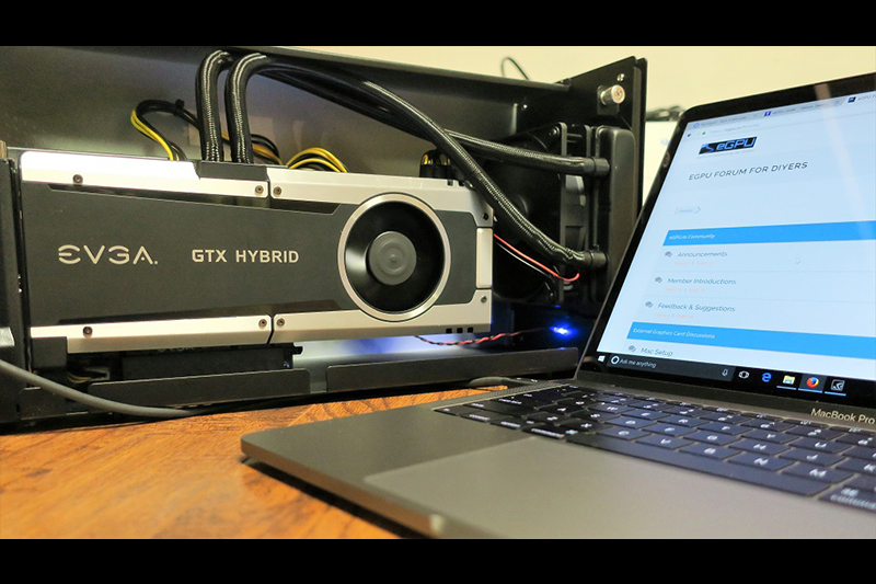 國外網友 theitsage 成功地將 Nvidia 顯示卡接上今年最新款的 Macbook Pro。(圖片來源/egpu.io)
