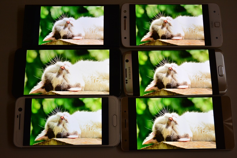 左邊上到下:Xperia XZ、iPhone 7 Plus、HTC 10,右邊上到下:Moto Z、Galaxy S7 Edge、ZenFone 3 Deluxe(圖/記者譚偉晟攝)