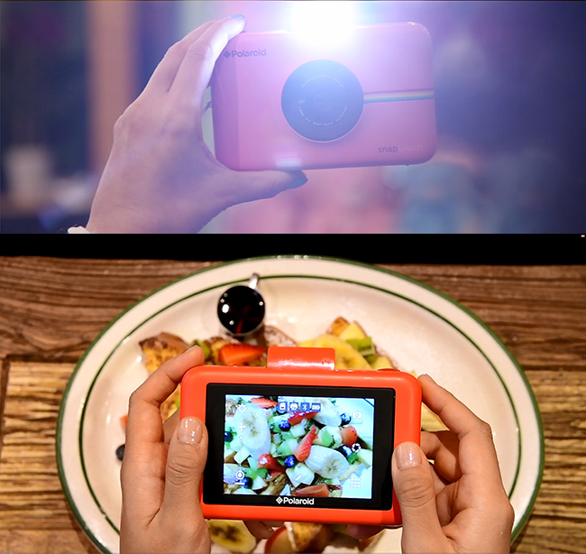 Polaroid SNAP TOUCH 內建自拍鏡以及倒數計時器,原本的觀景窗則改為閃光燈(圖/POLAROID 官方網站)