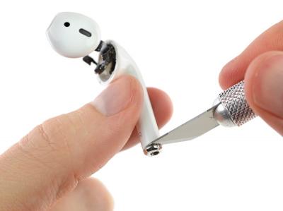 AirPods 拆解報告：維修可能性零、品質還有點差！
