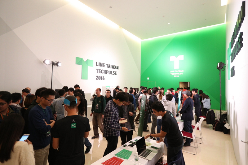 LINE Taiwan TechPulse 邀請合作夥伴到場展示開發成果,現場互動熱絡(圖片來源/LINE 提供)