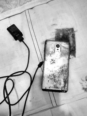燒毀的紅米 Note 3 手機(圖/Gizmo China)