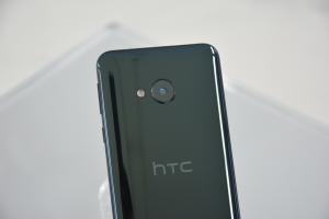 用 AI 打造的中階旗艦機,HTC U Play 正式登場! 用 AI 打造的中階旗艦機,HTC U Play 正式登場!