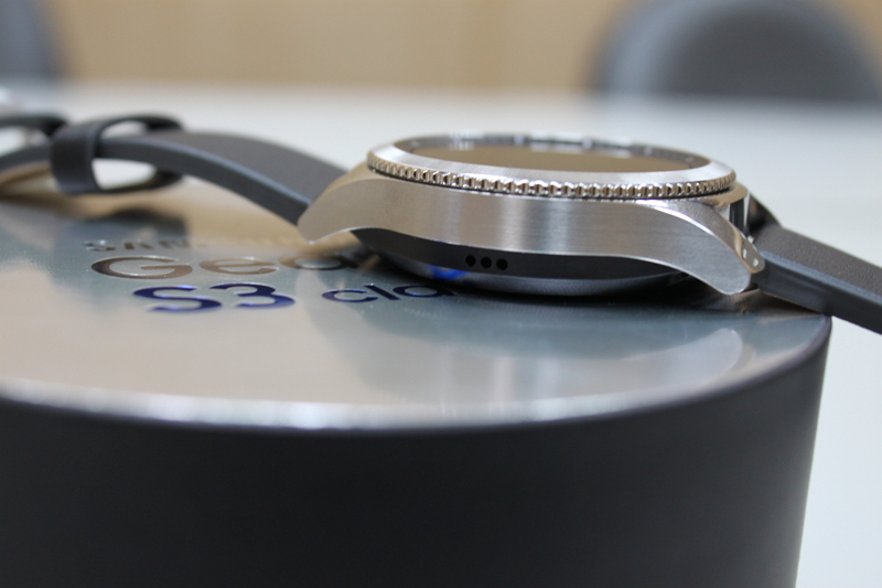 錶身以不鏽鋼合金 316L 材質打造（記者劉季清攝）