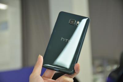 HTC U Ultra 電池有點小？官方表示：續航不輸 HTC 10！
