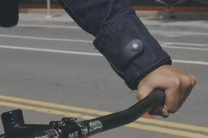 穿上就是潮!Google X Levi's 智慧牛仔外套今秋上市! 穿上就是潮!Google X Levi's 智慧牛仔外套今秋上市!