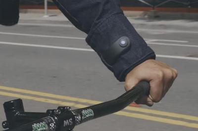 穿上就是潮!Google X Levi's 智慧牛仔外套今秋上市! 穿上就是潮!Google X Levi's 智慧牛仔外套今秋上市!