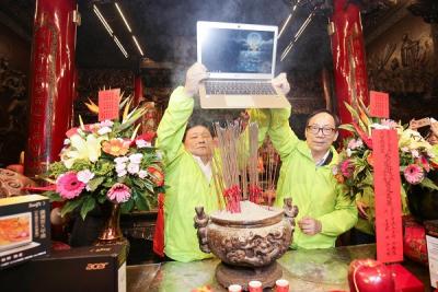 這台媽祖有保庇,Acer 推出 Swift 3 鎮瀾宮過爐限定款! 這台媽祖有保庇,Acer 推出 Swift 3 鎮瀾宮過爐限定款!
