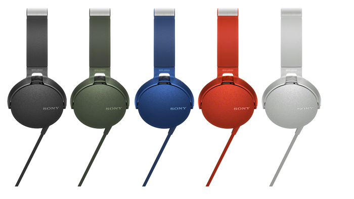 Sony 入門款耳罩式耳機MDR-XB550AP,為提供優異且隔絕性佳的聆聽效果,採用貼合的輕量化耳墊設計,長時間享受於強勁重拍的舞曲音樂更加舒適(Sony 提供)