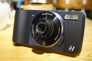 Moto 手機又有新創意,2 款 MotoMods 模組發表! Moto 手機又有新創意,2 款 MotoMods 模組發表!