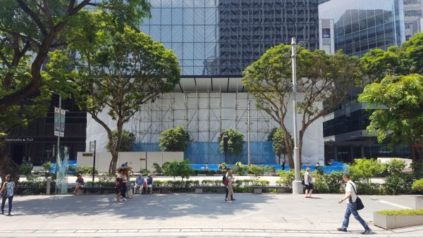 (圖/ Unwire.hk) 新加坡首間 Apple Store 店,也正緊鑼密鼓趕工準備開幕中。