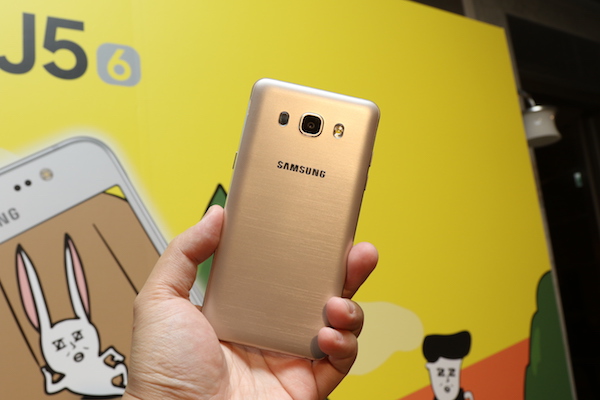 Samsung Galaxy J5(2016 版)(圖/本報資料照)