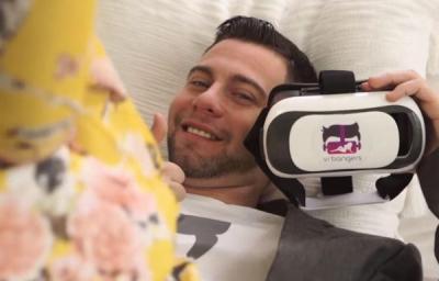美 VR 性愛新服務 把妻子變成 AV 女優 美 VR 性愛新服務 把妻子變成 AV 女優