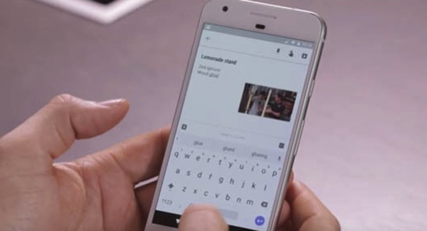新版 Android O 作業系統,操作介面優化,使用上更加流暢、直覺、迅速。(圖/擷取自CNET 網站)