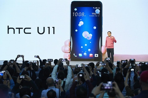 5月16日舉辦 HTC U11 全球發表會直播,圖為宏達電智慧手機暨物聯網事業總經理張嘉臨。(圖/HTC提供)