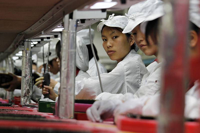 Apple 旗下的產品大概在推出 5 至 7 年之後,因為零組件難以取得,而被列為過時產品。(圖/Quartz)