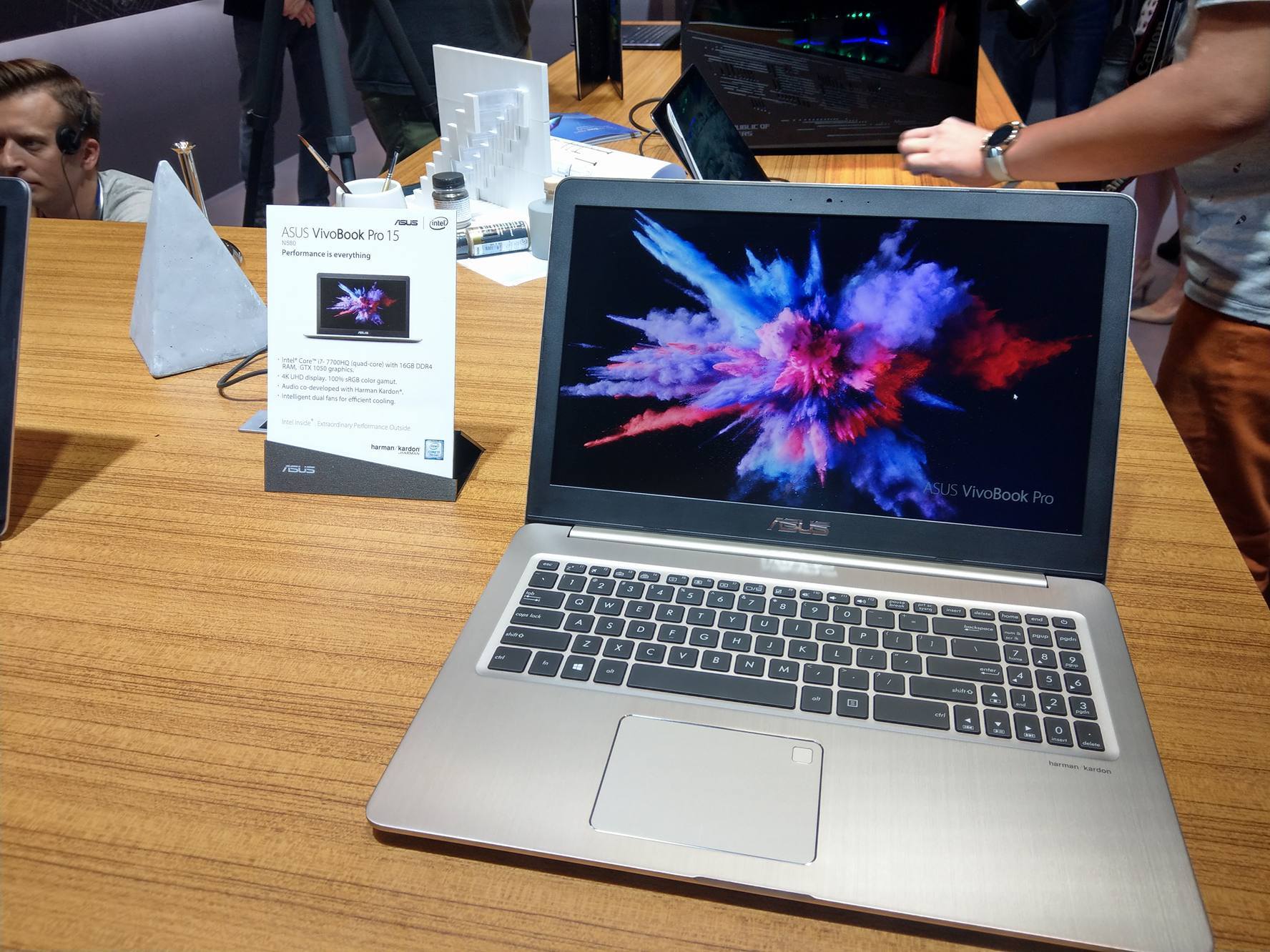 4K筆電 Asus VivoBook Pro 15。(圖/記者劉惠琴攝)