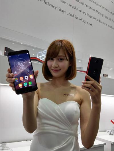 [2017 Computex]一秒切換雙系統！Nexstgo 三明治模組手機可量身打造