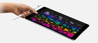 新登場的 10.5 吋 iPad Pro， 訴求更流暢、更靈敏的操控體驗。(圖／Apple)