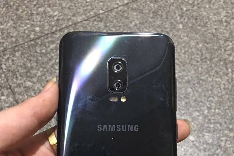前些時候流出疑似為 Galaxy Note 8 諜照，圖中可見其雙鏡頭設計。（圖片來源／Android Central）