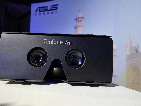 Aseus Zenfone VR手機包裝盒,內附可簡易組裝的CardBoard,變身為VR眼鏡。(圖記者劉惠琴攝)