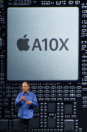 A10X 是目前 Apple 最強的處理器，在 iPad Pro 上可以展現強大的多工運算。（圖片來源／法新社）