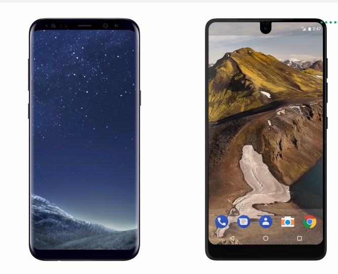 國外知名部落客 JasonR ,製作 Essential Phone 介紹影片時,把 Essential Phone 拿來和三星Galaxy S8 擺在一起,比較螢幕占比大小與螢幕尺寸的差異。(圖翻攝 JasonR Youtube影片)
