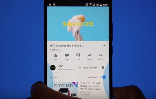 瀏覽影片時,按一下手機的機身,就可以暫停播放。(圖/擷取自HTC Youtube影片)
