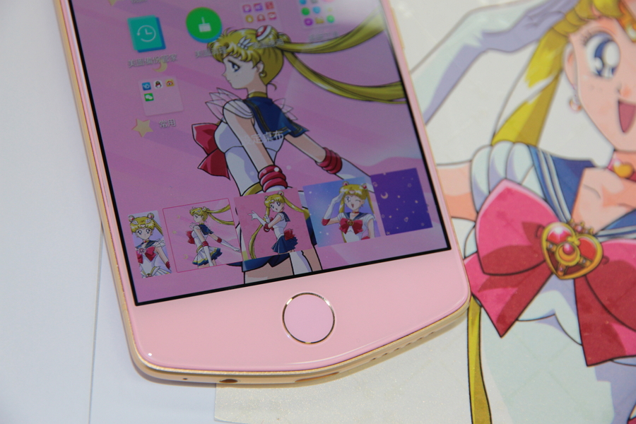 共有八款美少女戰士桌布可選用（圖／記者劉季清攝）