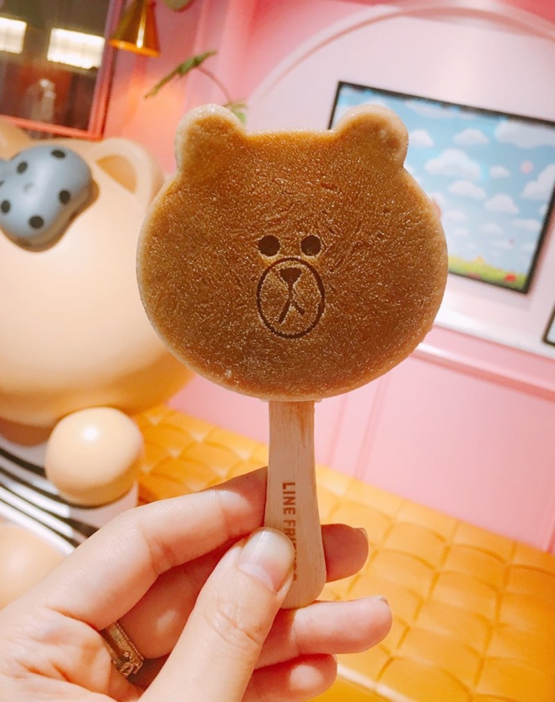 LINE與台灣人氣冰店品牌推出台灣限定款的熊大冰棒,採限量開賣。(圖/LINE提供)