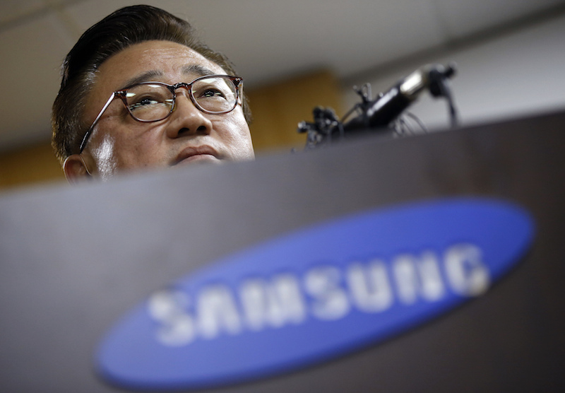 今年1月,三星行動部門總裁高東真(Koh Dong Jin),向全球公開說明 Galaxy Note 7 爆炸自燃的調查結果。(圖片來源/美聯社)
