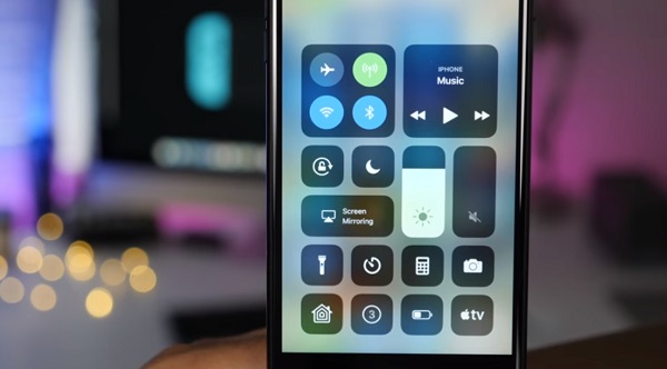 iOS 11系統有支援螢幕錄影,此最新測試版,螢幕錄影iCON圖示會自動顯示倒數3秒的新功能,螢幕錄影時會出現紅色燈閃爍。(圖翻攝自9to5Mac影片)